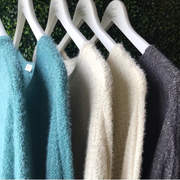 LAST Fuzzy Light weight Dolman Sleeve Teal top - Picture 5 of 5